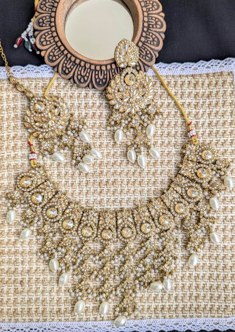 Exclusive Golden Set_All-over Kundan work